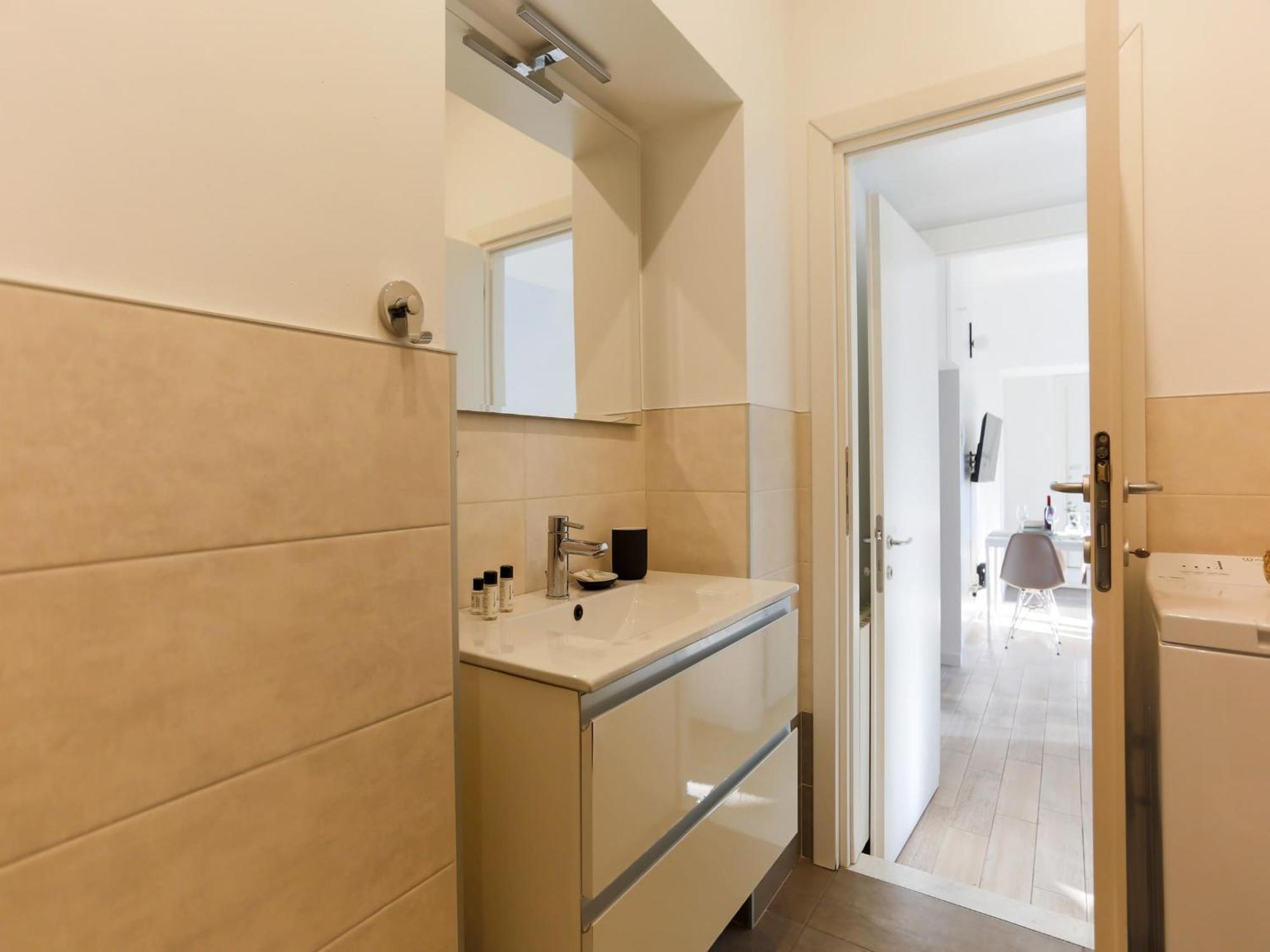 The Best Rent - Spacious Two Bedrooms Apartment Near Porta Romana Milan Luaran gambar