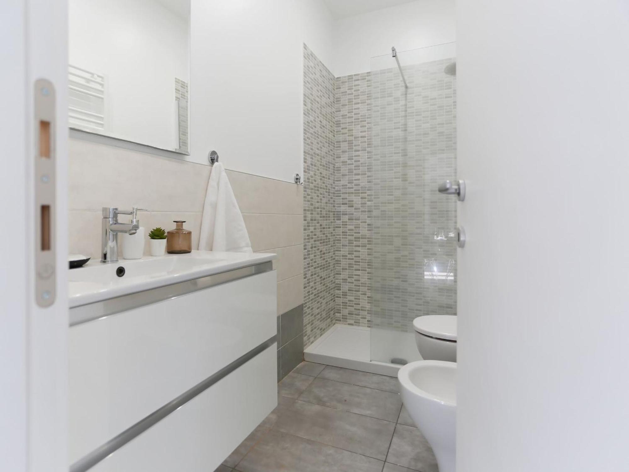 The Best Rent - Spacious Two Bedrooms Apartment Near Porta Romana Milan Luaran gambar