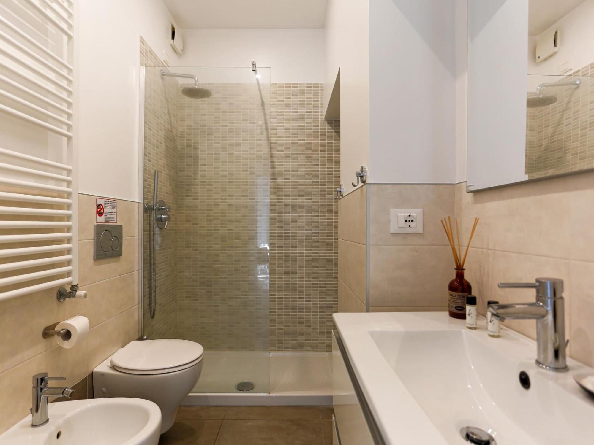 The Best Rent - Spacious Two Bedrooms Apartment Near Porta Romana Milan Luaran gambar