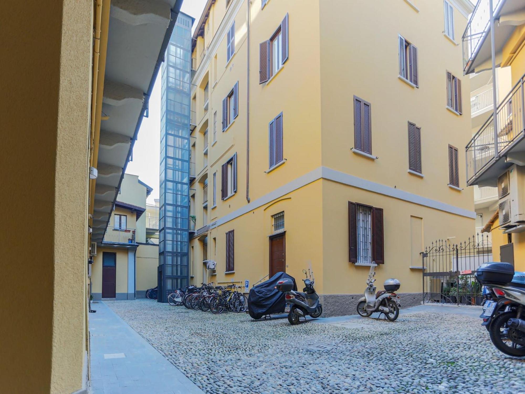 The Best Rent - Spacious Two Bedrooms Apartment Near Porta Romana Milan Luaran gambar